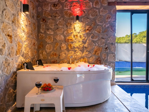  gece  -  Kasım
  | Kalkan Akbel’de Jakuzili ve Isıtmalı Havuzlu Muhafazakar Kiralık Villa | 4 Kişilik Tatil